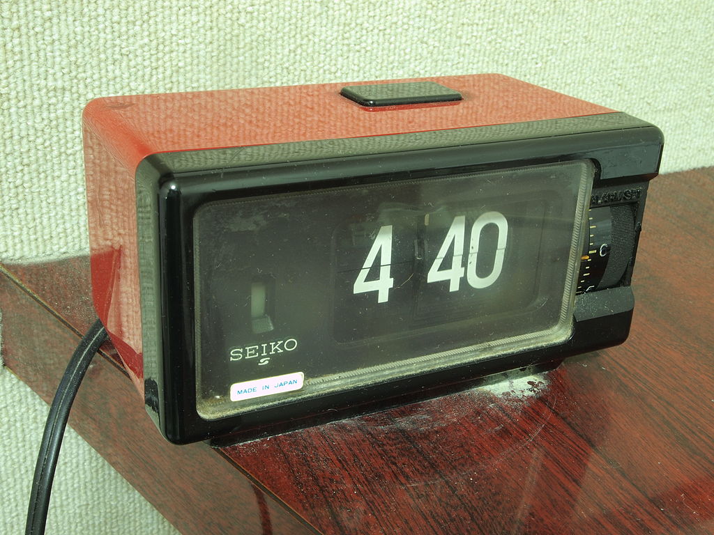 File:Split-flap clock.jpg - Wikipedia