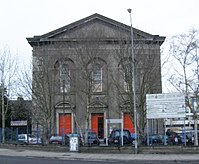 El frente del St. John's College, edificio de la iglesia, anteriormente conocido como la iglesia episcopal de St. John