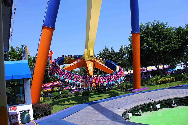 File:Super Pendulum in Chime-Long Paradise Amusement Park.jpg