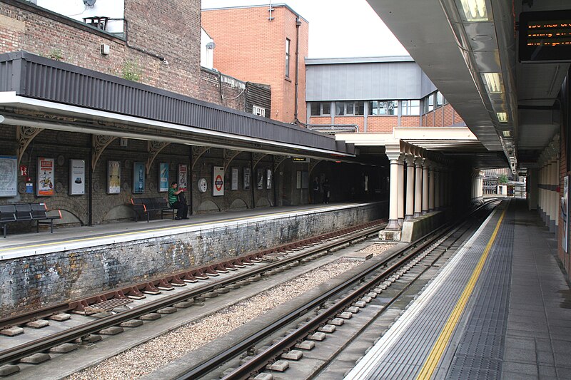 File:Surrey Quays station.jpg