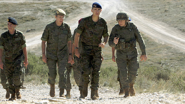 King Felipe VI in 2015 with the JEMAD Admiral Fernando García Sánchez, JEME General Jaime Domínguez Buj and the Commander of the 7th Reconnaissance Ca