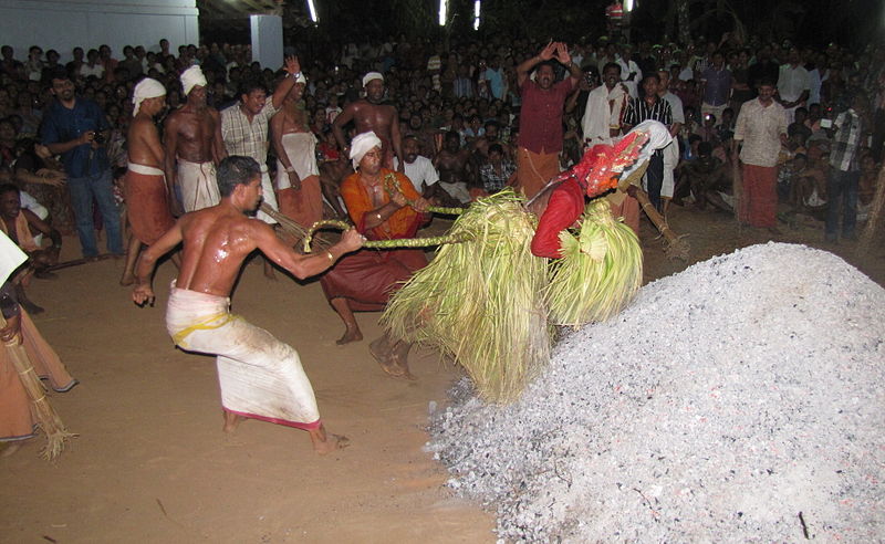 File:Theechamundi jumping to the Meleri(3).jpg