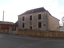 Town hall of Thorigné en Charnie.JPG