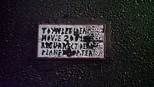 Sebuah Toynbee tile di New York City, 2013