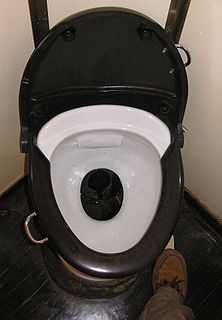 <span class="mw-page-title-main">Passenger train toilet</span> Types of toilets in passenger trains