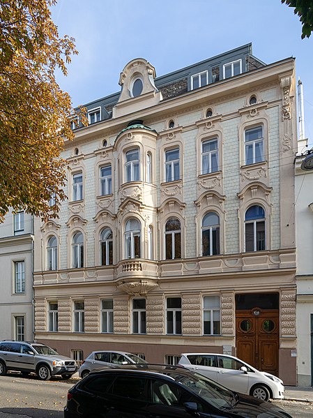 File:Trauttmansdorffgasse 17, Vienna.jpg