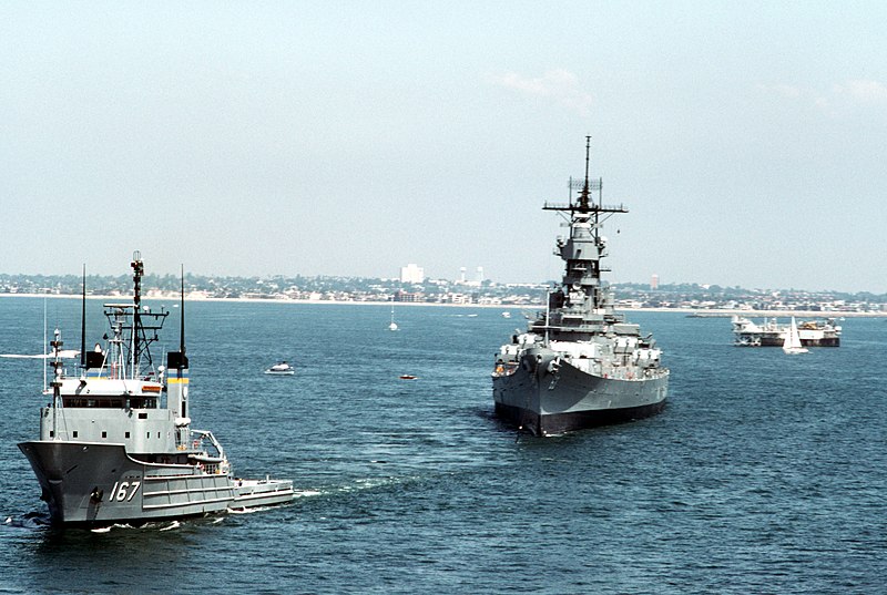 File:USNS Narragansett (T-ATF 167) tows USS Missouri (BB-63).jpg