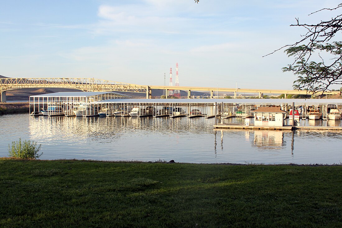 File:Umatilla Marina Oregon.jpg