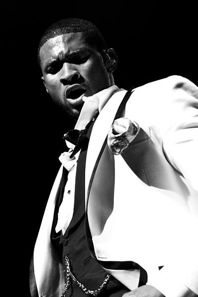 Usher performing in San Francisco at the Warfield Theatre