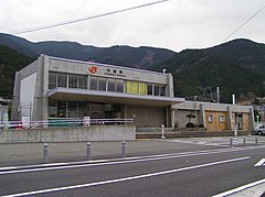 Ga Utsubuna được Nadeshiko sử dụng để đến trường hàng ngày.