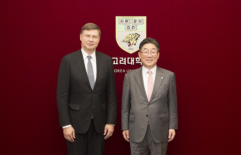 File:Valdis Dombrovskis & Kim Dong-one - 2023.jpg