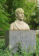 Ventura Álvarez Sala, busto en parque Isabel la Católica, Gijón.jpg