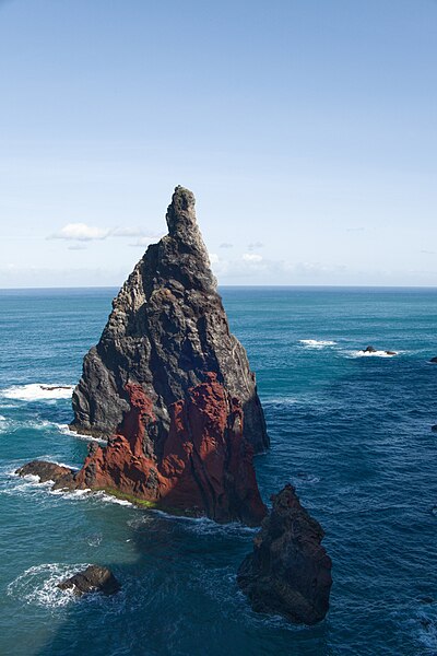 File:Volcanic teeth of the ocean (40128861734).jpg