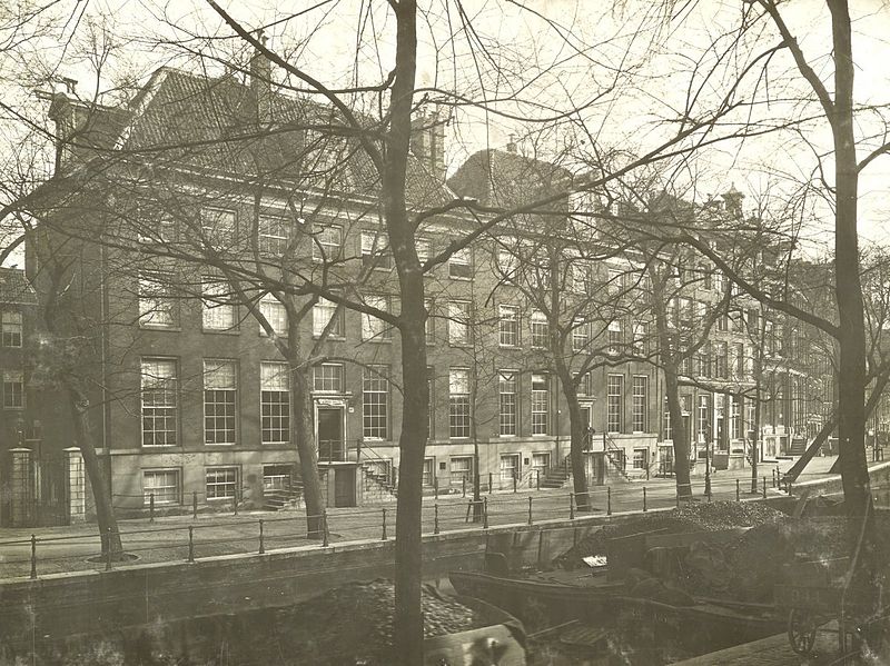 File:Voorgevels aan gracht - Amsterdam - 20326917 - RCE.jpg