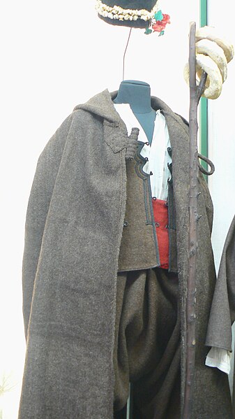 File:Vratsa-ethnomuseum-male-koledar-costume.jpg