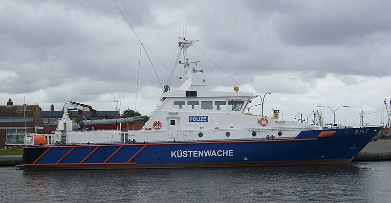 File:Wasserschutzpolizei Küstenboot Sylt.jpg