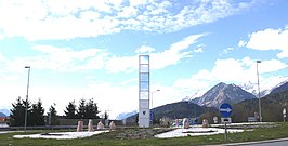 Rotonde in Wattens, waar de Fritzner Straße (van links naar rechts lopend op foto) aansluiting heeft op de Inntal Autobahn