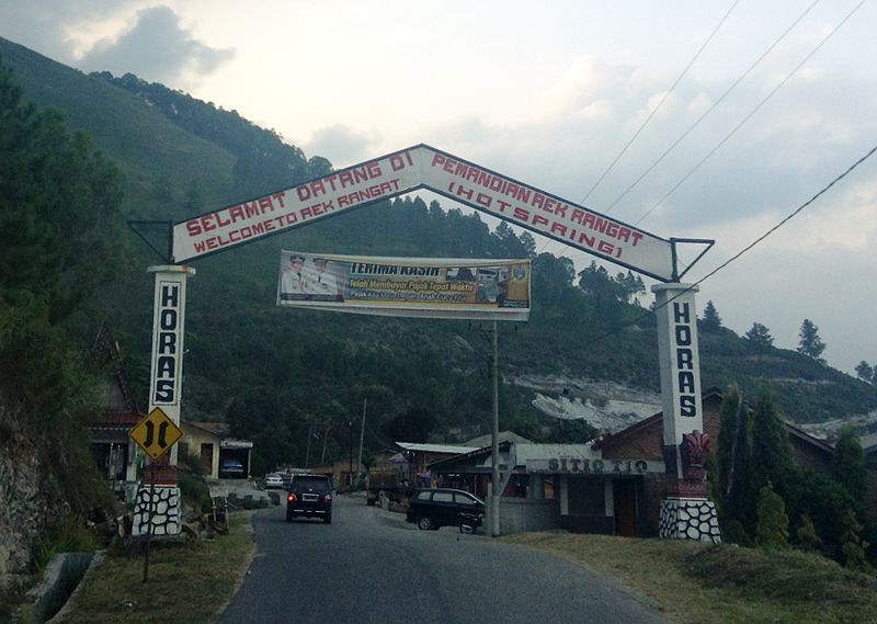 File:Welcome Gate To Hotspring in Siogung-Ogung 02.JPG