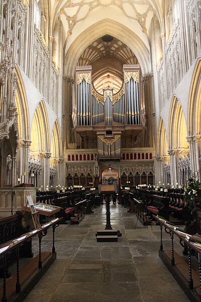 File:Wells Cathedral Choir.JPG