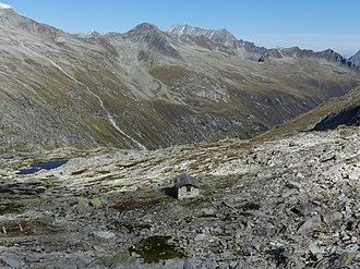 Blick vom Krimmler Tauern nach Norden ins obere Windbachtal, in der Bildmitte der Windbachtalkopf