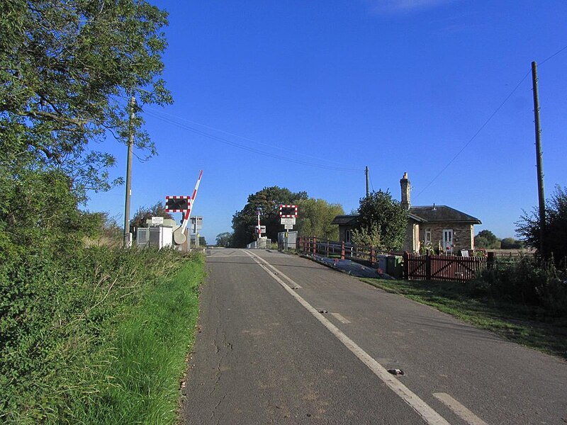 File:Winthorpe Level Crossing near Newark on Trent - geograph.org.uk - 4754313.jpg