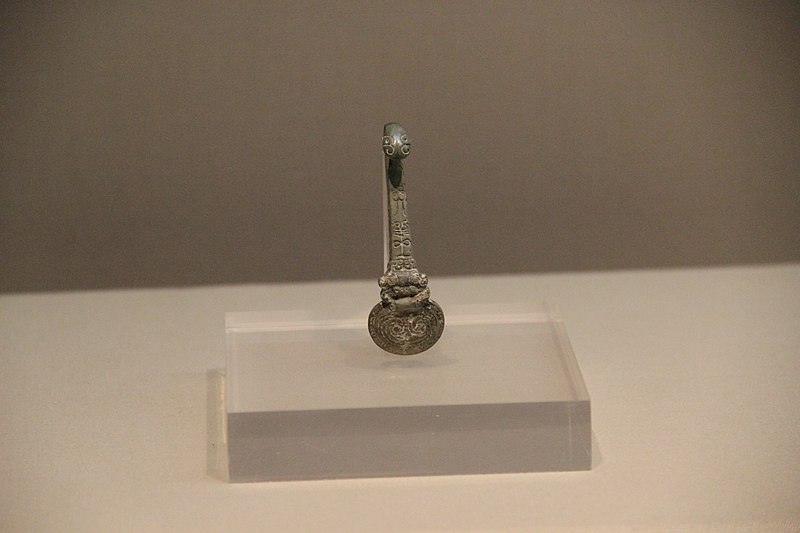 File:Yuyue People Spring & Autumn Bronze Belt Hook of Prince of Wu (17096029372).jpg