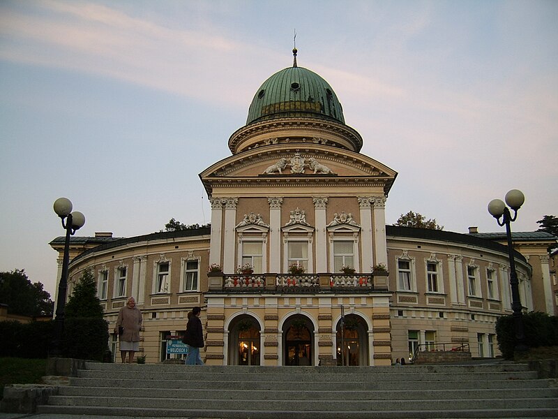 File:Zakład przyrodoleczniczy "Wojciech" w Lądku-Zdroju.jpg