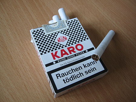 Tập_tin:Zigarettenschachtel_Karo_mit_Zigarette.jpg