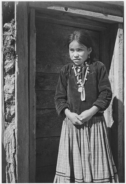 File:"Navajo Girl, Canyon de Chelle, Arizona, 1941." (Canyon de Chelly National Monument) (vertical orientation), 1941 - NARA - 519950.jpg