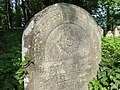 English: Gravestone with a flower in the Jewish cemetery in the village of Tučapy, Tábor District, Czech Republic. Čeština: Náhrobek s květem na židovském hřbitově v Tučapech, okres Tábor.