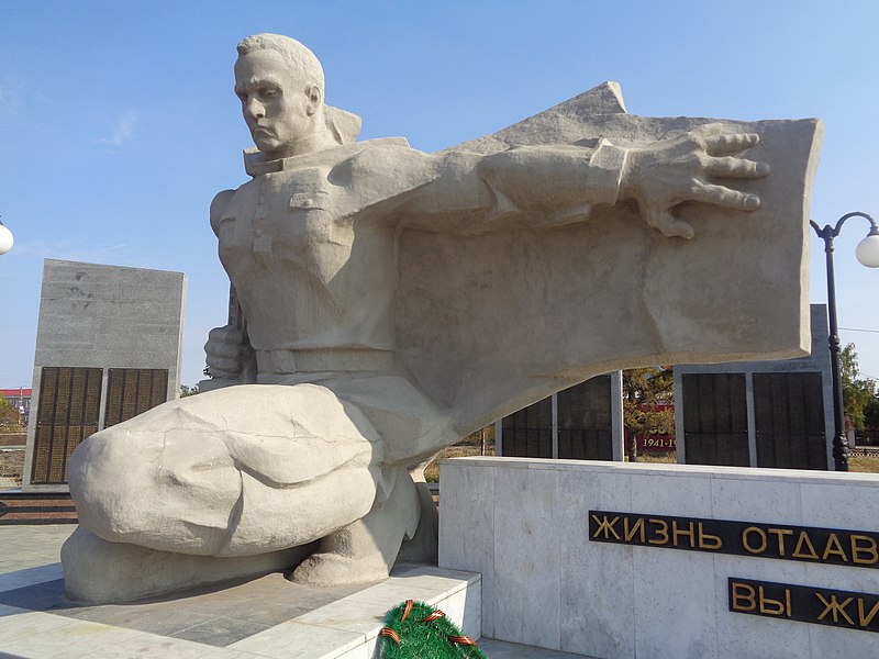 File:Обновленный монумент солдата памятника Клятва.jpg