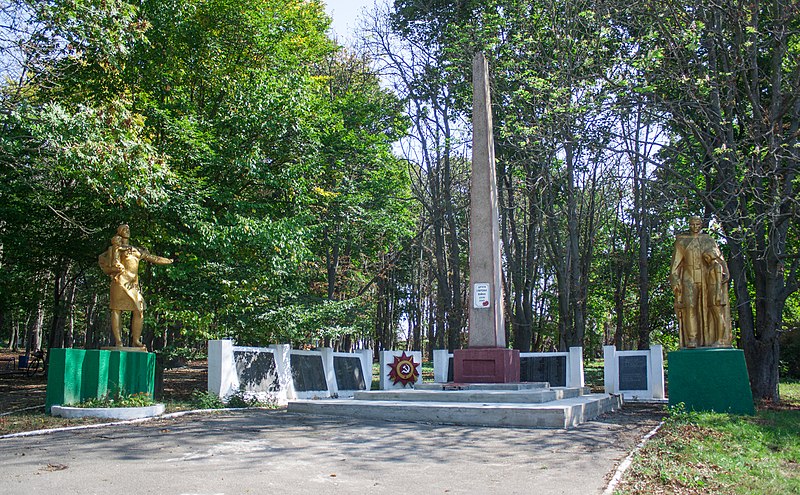 File:Ситківці. Пам'ятник воїнам-односельчанам.jpg