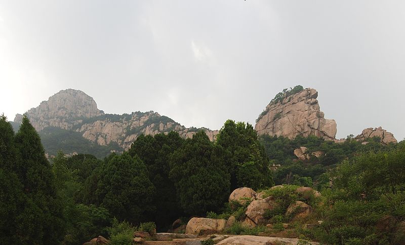 File:傲徕峰和扇子崖 - Aolai Peak and Fan Cliff - 2012.06 - panoramio.jpg