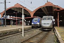 Bahnhofshalle von Süden mit TER-Steuerwagen und TGV Réseau