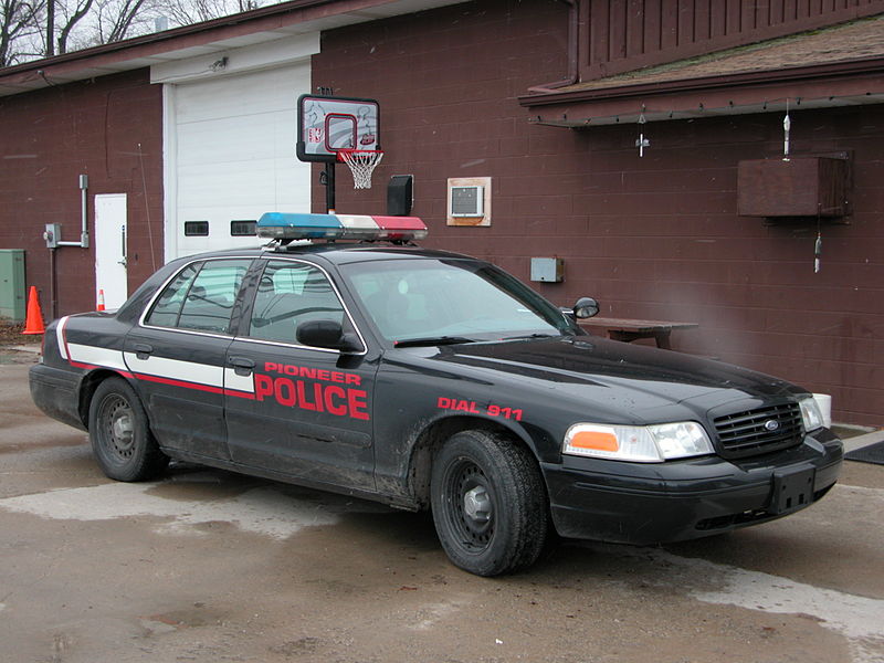 File:2003-11-28 Pioneer police cruiser.jpg