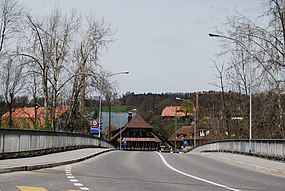 Neuenegg vidita trans la ponto ek de Sensebrücke