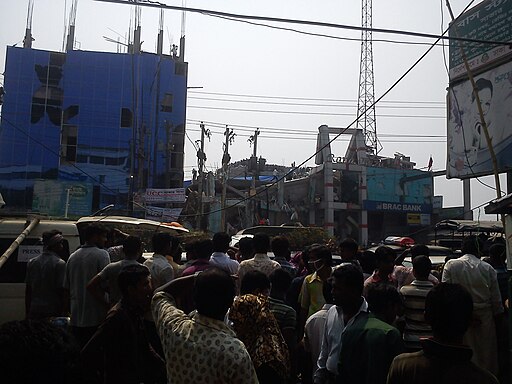 2013 savar building collapse- Crowd