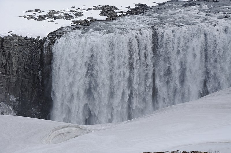 File:2014-04-28 13-21-10 Iceland Norðurland Eystra - Reykjahlíð.JPG