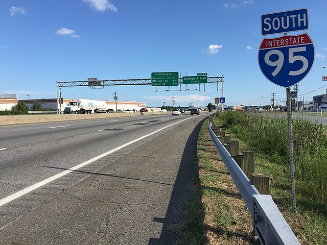 View of I-95 southbound past SR 144 in Colonial Heights