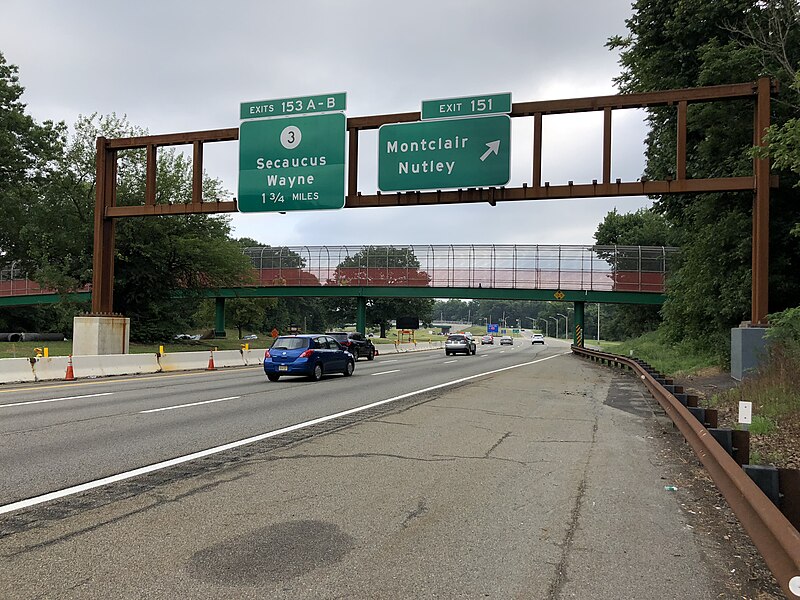 File:2018-07-17 08 38 28 View north along New Jersey State Route 444 (Garden State Parkway) at Exit 151 (Montclair, Nutley) in Bloomfield Township, Essex County, New Jersey.jpg