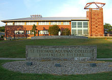 The campus of St. Thomas Aquinas College, showing Costello Hall in the background. 9.4.07StThomasAquinasCollegebyLuigiNovi.jpg