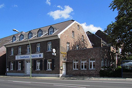 90 Gaststätte, Altes Gasthaus Peters, Moerser Straße 81 (Büderich)