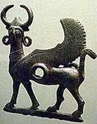 Një bronz i Luristanit iranian në formën e një Gopat, aktualisht në Muzeun e Artit në Cleveland.