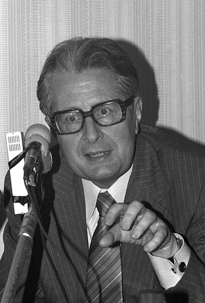 File:Abba Eban received the German Minister of Justice, Vogel (FL45807422).jpg