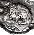Siclo achado no val de Cabul. Século V a. de C (moedas similares apareceron no tesouro de Cabul).[37]
