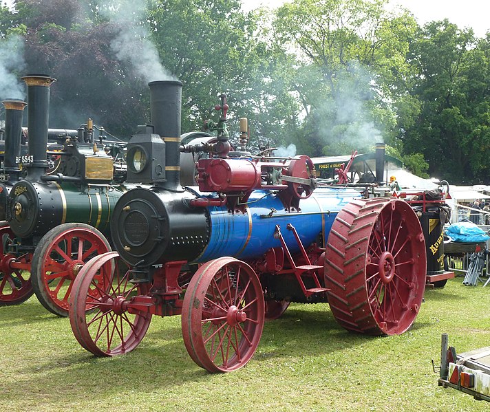 File:Advance steam traction engine, Abergavenny.jpg