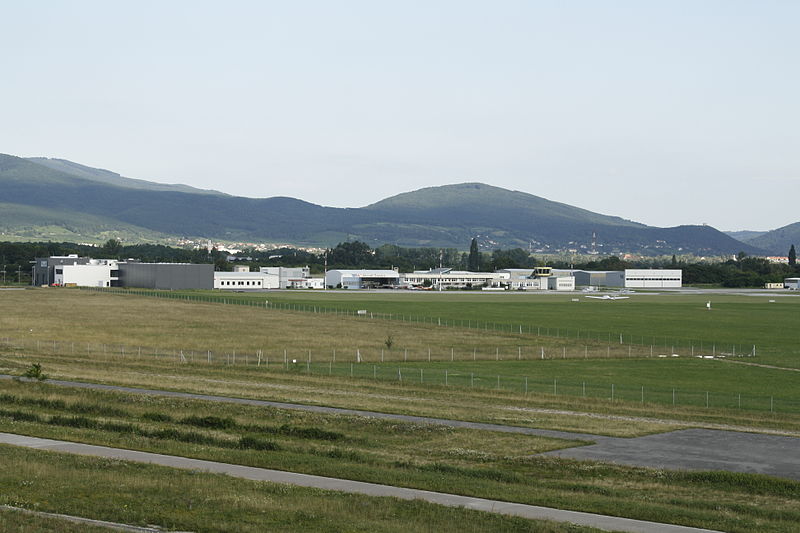 File:Airport Vöslau.jpg