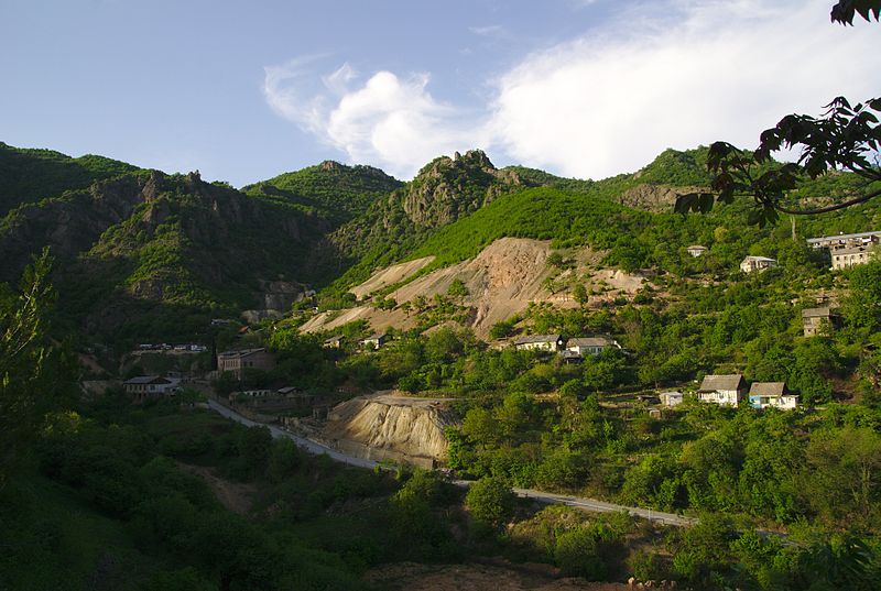 File:Akhtala houses.jpg