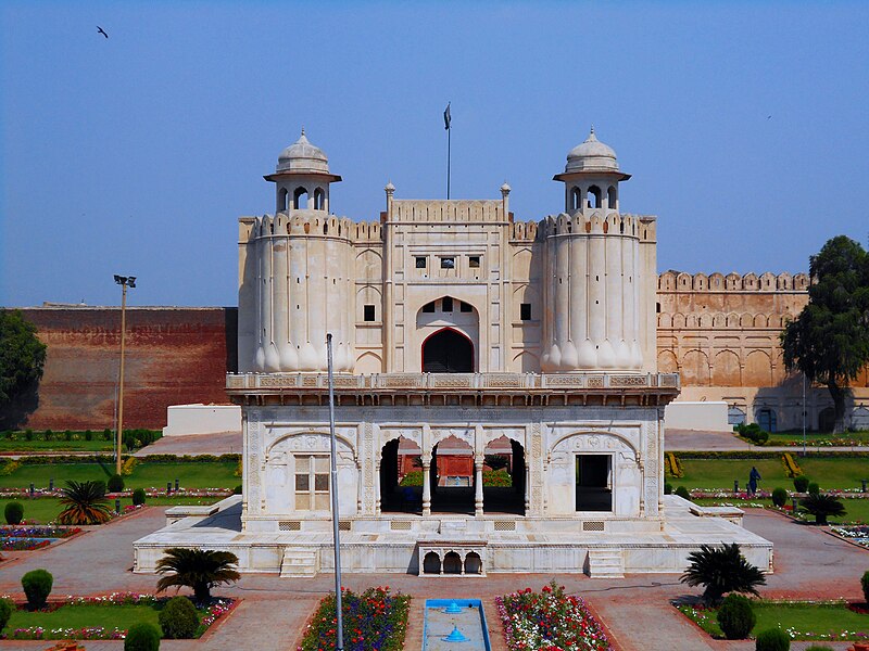 File:Alamgiri Gate and Hazuri Bagh. Lahore. 0067p.jpg