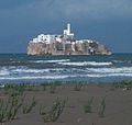 El Peñón de Alhucemas desde la costa marroquí